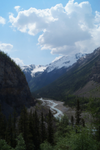 Robson River schlängelt sich durch das Tal